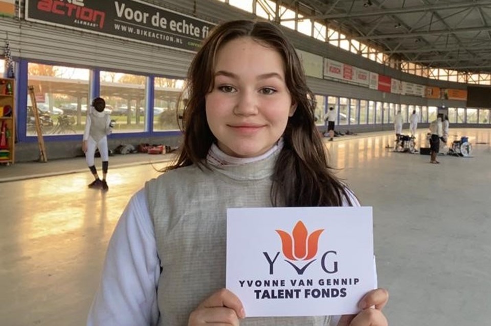 16-jarige schermster Ava ontvangt bijdrage vanuit het Yvonne van Gennip Talent Fonds